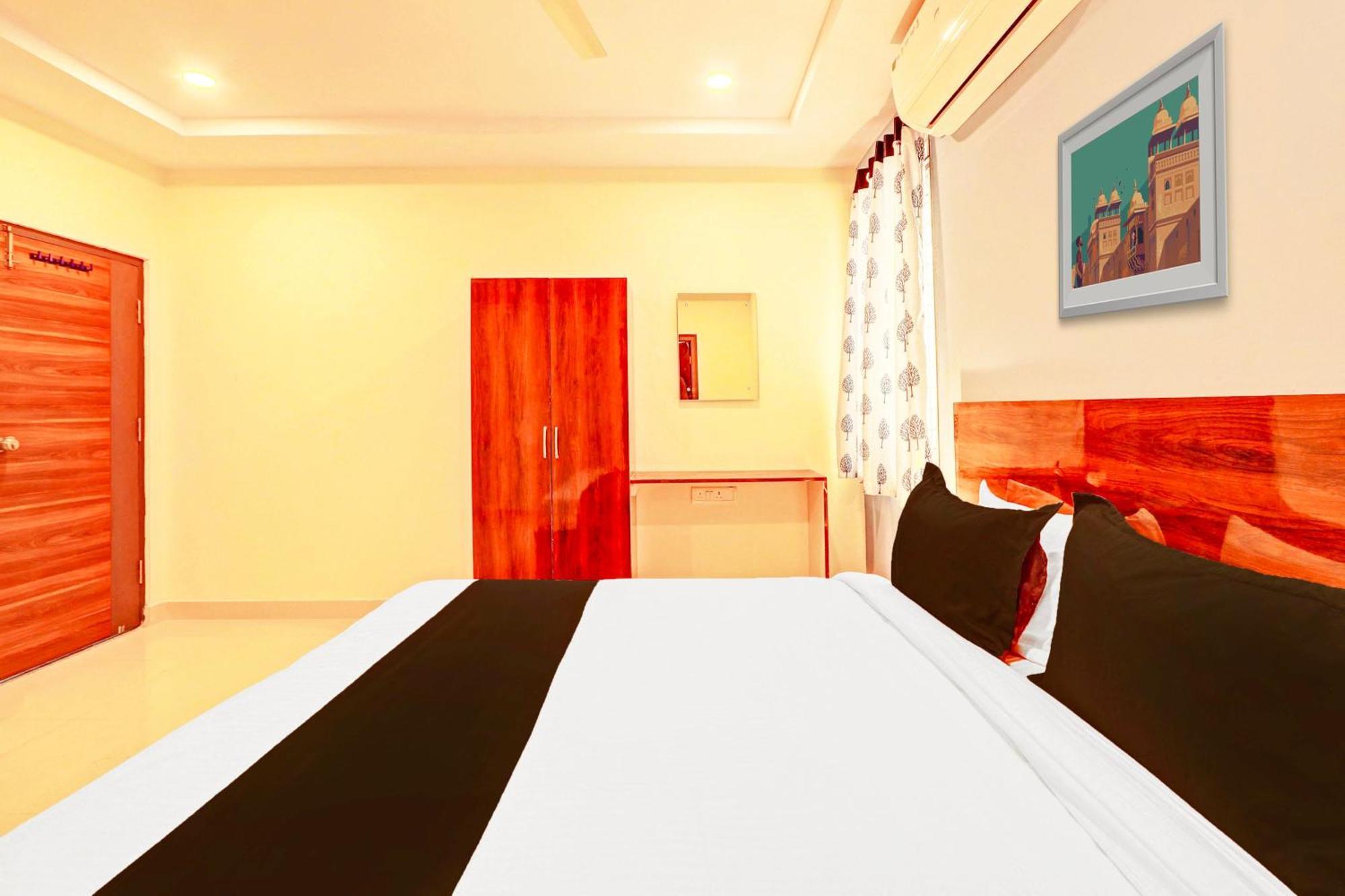 Hotel O R Square Hyderabad Esterno foto